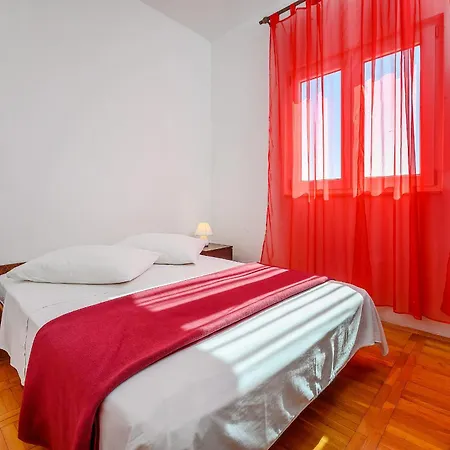 Sara Apartman Vinišće