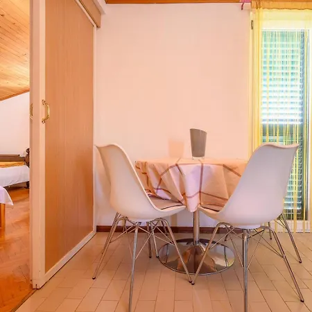 Sara Apartman Vinišće